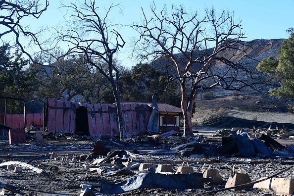 -Le Paramount Ranch, où l’émission de télévision « Westworld » a été tournée, est en ruine après l’incendie de Woolsey le 12 novembre 2018 à Agoura Hills, en Californie. Plus de 200 personnes sont toujours portées disparues, selon des responsables. Photo ROBYN BECK / AFP / Getty Images.