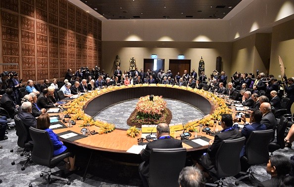 -Les ministres participent à un dialogue informel entre les pays insulaires du Pacifique et les dirigeants de l'APEC lors du sommet de la coopération économique Asie-Pacifique (APEC) à Port Moresby le 17 novembre 2018. Photo PETER PARKS / AFP / Getty Images.