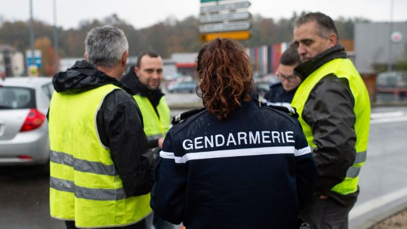 C'est à Pont-de-Beauvoisin en Isère, qu'une automobiliste a percuté une manifestante en tentant de forcer un barrage "non déclaré".(ROMAIN LAFABREGUE/AFP/Getty Images)