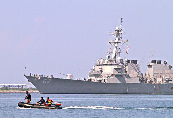 -Deux navires de guerre américains franchissent le détroit de Taïwan à l'occasion d'un déplacement de « routine ». Photo David Bayarong / AFP / Getty Images.