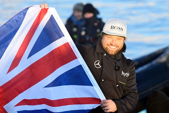 -Illustration-Une image du skipper britannique Alex Thomson lors de son arrivée de la course autour du monde en solitaire du Vendée Globe, le 20 janvier 2017.Photo DAMIEN MEYER / AFP / Getty Images.