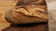 Grâce à une invention française, les pains invendus sont recyclés en farine au lieu d’être jetés