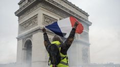« Gilets jaunes » : premiers incidents en haut des Champs-Élysées