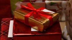 Un homme âgé laisse des cadeaux pour les 14 prochains Noël de sa petite voisine – il n’a pas pu les lui offrir en personne