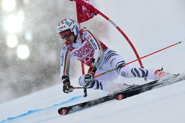 -Stefan Luitz de l'Allemagne participe au slalom géant de la Coupe du monde de ski alpin le 8 décembre 2018 à Val d'Isère en France, les skieurs allemands dont Stefan Luitz qui ont utilisé des masques à oxygène pourraient être disqualifiés. Photo Alain Grosclaude / Agence Zoom / Getty Images.