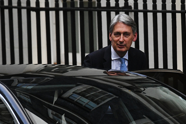 Le ministre des finances Philip Hammond quitte Downing Street pour la Chambre des communes le 17 décembre 2018 à Londres. (Photo : Leon Neal/Getty Images)