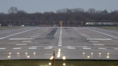 Survol de drones à l’aéroport londonien de Gatwick: deux arrestations