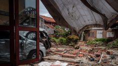 Tsunami en Indonésie: recherche de survivants, le bilan grimpe à 373 morts