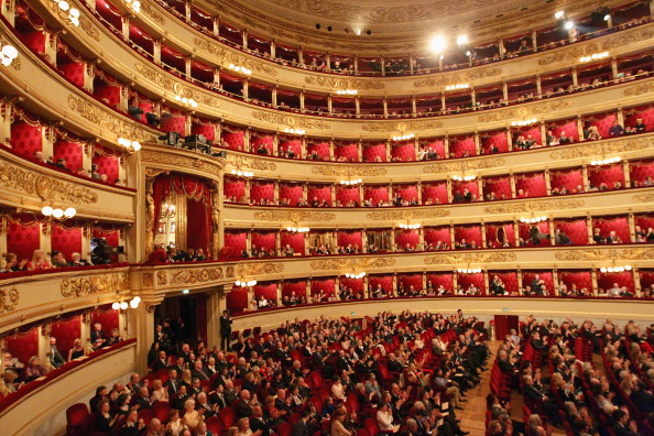 -Une vue générale du Théâtre de la Scala le 19 mars 2011 à milan, l’Italie met à l’honneur la tradition italienne, elle a choisi le neuvième opéra de Verdi, « Attila ». Photo de Vittorio Zunino Celotto / Getty Images.