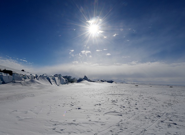 -Une section gelée de la mer de Ross à la base scientifique Scott en Antarctique le 12 novembre 2016. Photo MARK RALSTON / AFP / Getty Images. 