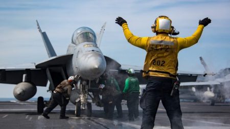 Un contre-amiral « faucon » chinois propose de couler des porte-avions pour intimider les États-Unis