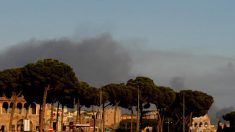 Vaste incendie à Rome sur fond de crise des déchets