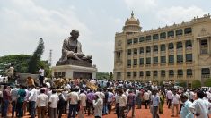 Gandhi accusé de « racisme », une statue retirée d’une université au Ghana