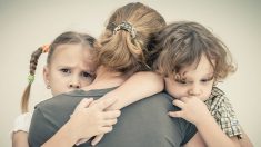 Une mère de 6 enfants a des «anges» qui veillent sur elle après leur abandon par son mari