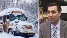 Des écoliers coincés dans le car scolaire pendant une tempête de neige sont surpris par leur directeur d’école