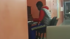 Marseille : un piano en cadeau pour un jeune pianiste prodige de la cité des quartiers nord