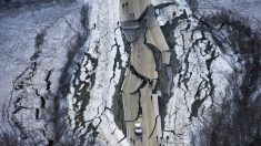 Après un séisme majeur, cette route en Alaska a été réparée en un temps record