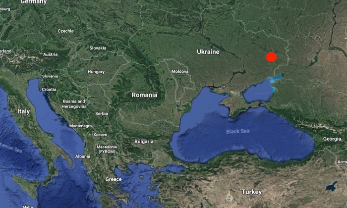 Un repère rouge indique l'emplacement de la ville de Makiivka en Ukraine, où un garçon est mort après avoir sauté d'un immeuble de 14 étages le 15 décembre 2018. (Capture d'écran /Googlemaps)