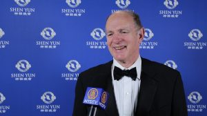 Un investisseur franco-américain vit avec Shen Yun un moment « de puissance et de paix »