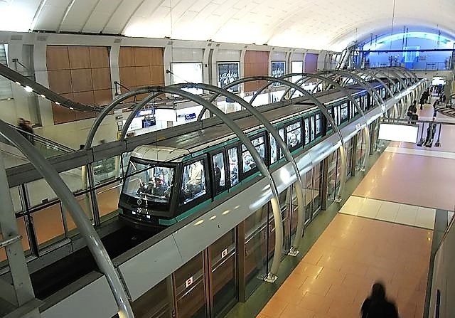 La ligne 14 du métro a été construite par Siémens, beaucoup d’entre-nous de voyons pas d'un bon œil cette fusion. Image Wikipédia de Pline.