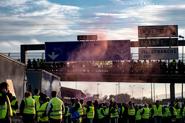 "Gilets Jaunes" : contestation du mouvement  aux péages des autoroutes.  (Photo : JEFF PACHOUD/AFP/Getty Images)