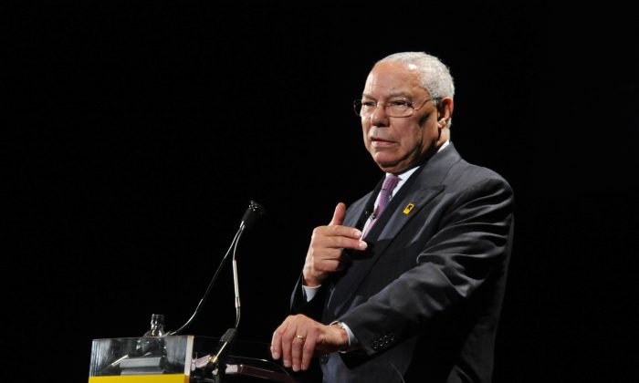 Le "général-diplomate" Colin Powell, premier secrétaire d’État afro-américain, est décédé lundi 18 octobre 2021 à l'âge de 84 ans de "complications liées au Covid-19". (Mike Coppola/Getty Images pour IRC)