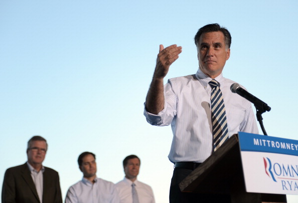 -C'est un problème de salaire dans lequel le Congrès joue aux imbéciles", a tweeté samedi le sénateur républicain Mitt Romney. "Votez les lois de la Chambre. Inscrivez le mur dans le prochain budget". Photo EMMANUEL DUNAND / AFP / Getty Images.