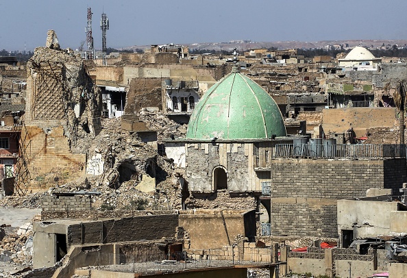 -Une photo prise le 14 mars 2018 montre la coupole du dôme de la mosquée détruite dans la vieille ville de Mossoul, huit mois après sa reprise par les forces du gouvernement irakien. Photo AHMAD AL-RUBAYE / AFP / Getty Images.
