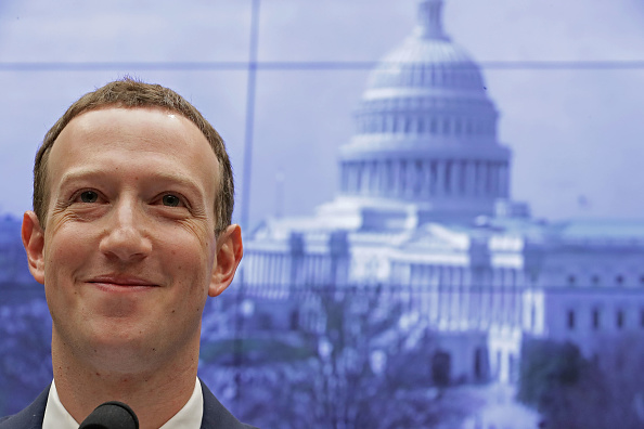 -Le cofondateur de Facebook, le président et chef de la direction, Mark Zuckerberg, témoigne devant le comité de la Chambre sur le commerce et l'énergie du bâtiment de Rayburn House à Capitol Hill, le 11 avril 2018, à Washington, DC. Photo de Chip Somodevilla / Getty Images.