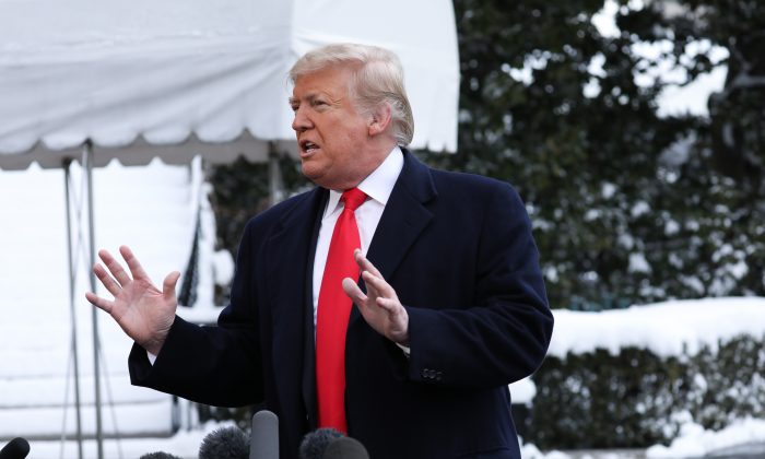 Le président Donald Trump s'adresse aux journalistes sur la pelouse sud de la Maison-Blanche à Washington le 14 janvier 2019. (Holly Kellum/NTD)