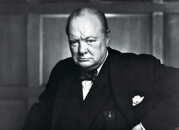 Portrait de Winston Churchill par Yousuf Karsh. (BIBLIOTHÈQUE ET ARCHIVES CANADA, E010751643)