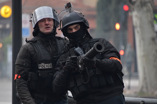 Toulouse "gilets jaunes" : l’Observatoire des pratiques policières (OPP) et de la LDH dénoncent  l'utilisation "disproportionnée et aveugle des armes de guerre" que possède la police, (Photo d'illustration : PASCAL PAVANI/AFP/Getty Images)