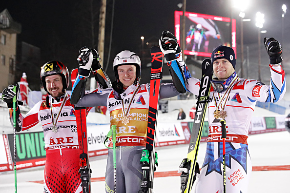 -L'Autrichien Marcel Hirscher remporte la médaille d'argent, le Norvégien Henrik Kristoffersen remporte la médaille d'or, le Français Alexis Pinturault remporte la médaille de bronze au Championnat du monde de ski FIS, le 15 février 2019 à Are Suède. Photo par Hans Bezard / Agence Zoom / Getty Images.