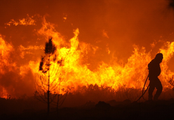 -Les premiers feux se sont déclarés jeudi dans cette région montagneuse du nord du pays. Photo MIGUEL RIOPA/AFP/Getty Images.