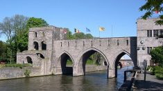 Belgique : le Pont des trous, datant du XIIIe siècle, va être détruit pour permettre aux péniches de passer – une décision controversée de la Ville de Tournai