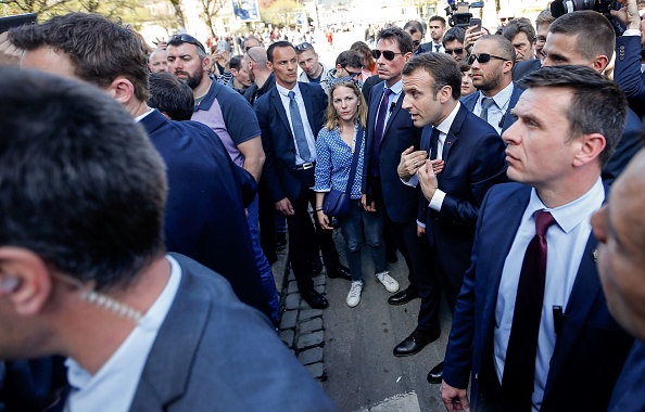 Emmanuel Macron photographié pendant sa visite à Saint-Dié-des-Vosges en avril 2018. Crédit : VINCENT KESSLER/AFP/Getty Images.