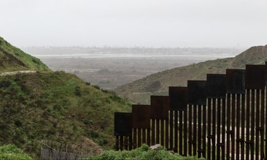 Le mur entre les États-Unis et le Mexique (Photo de Daily Caller)