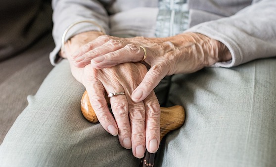 Val-de-Marne : le procès de l'aide-soignant soupçonné d'avoir violenté et insulté une dame de 98 ans dans un Ehpad d'Arcueil a été renvoyé. (Photo d'illustration : Pixabay)