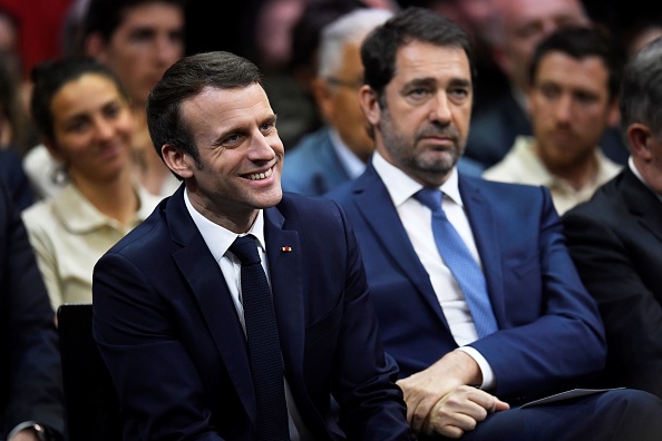 Emmanuel Macron et Christophe Castaner photographiés le 7 mars 2019 à Greoux-les-Bains pendant une réunion organisée dans le cadre du Grand débat voulu par le chef de l’État. Crédit : CHRISTOPHE SIMON/AFP/Getty Image.