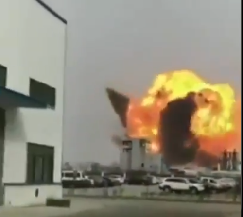 Capture d'écran twitter explosion dans une usine chimique en Chine . 