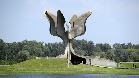 Croatie: Serbes et Juifs boycottent les cérémonies à Jasenovac, le « Auschwitz croate »