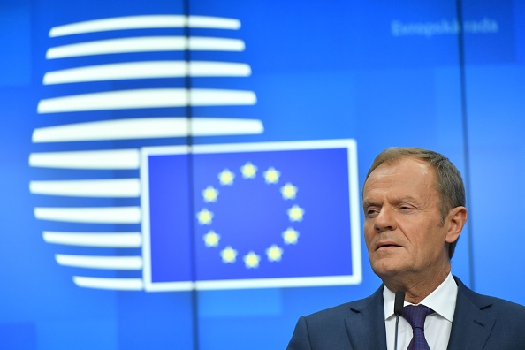 -Le président du Conseil européen, Donald Tusk, tient une conférence de presse à l'issue du Conseil européen du 14 décembre 2018 à Bruxelles. Photo par EMMANUEL DUNAND / AFP / Getty Images.