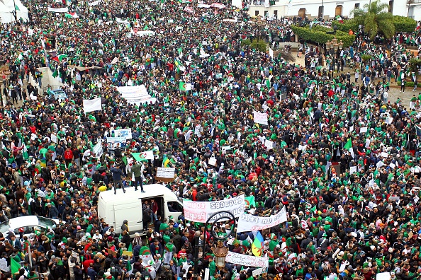 -Des manifestations saluées pour leur organisation, leur pacifisme, mais aussi remarquées pour leur côté toujours festif. Photo by - / AFP / Getty Images.