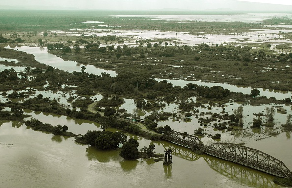 -Une vue aérienne montre une zone inondée dans le district le plus au sud du Malawi, Nsanje. Des pluies torrentielles ont ravagé la moitié des 28 districts du pays appauvri de l'Afrique australe, emportant les maisons, les cultures. Photo AMOS GUMULIRA / AFP / Getty Images.