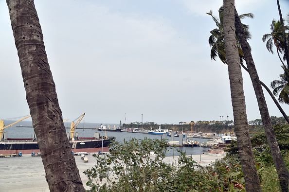 -Photo prise le 25 janvier 2015 montre une vue du port de Malabo en Guinée équatoriale. Photo ISSOUF SANOGO / AFP / Getty Images.