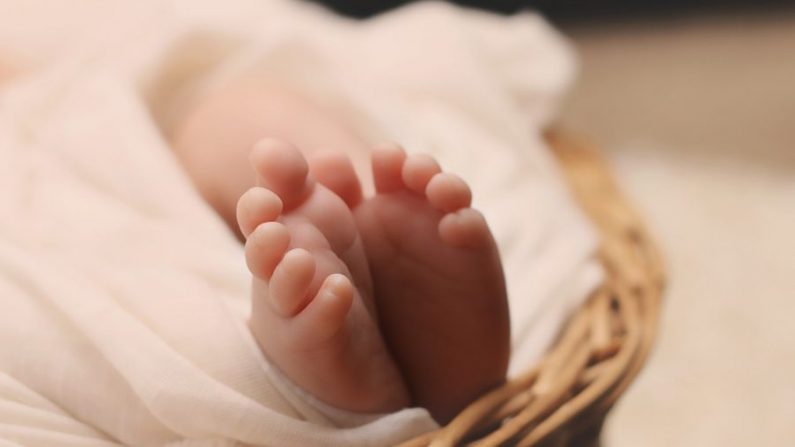 Une image d’illustration montre les pieds d'un nouveau-né (Pixabay)