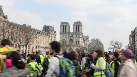 Après Notre-Dame, les « gilets jaunes » de retour à Paris pour un nouvel « ultimatum »