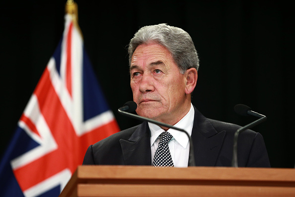 -Le vice-Premier ministre Winston Peters, en Nouvelle-Zélande, a expliqué lundi que les informations sur cet enlèvement n'avaient pas été rendues publiques pour protéger les otages. Photo de Hagen Hopkins / Getty Images.
