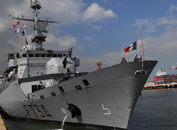 -Le navire de guerre français a pénétré dans "les eaux territoriales chinoises" sans autorisation, a souligné Ren Guoqiang. TED ALJIBE / AFP / Getty Images.