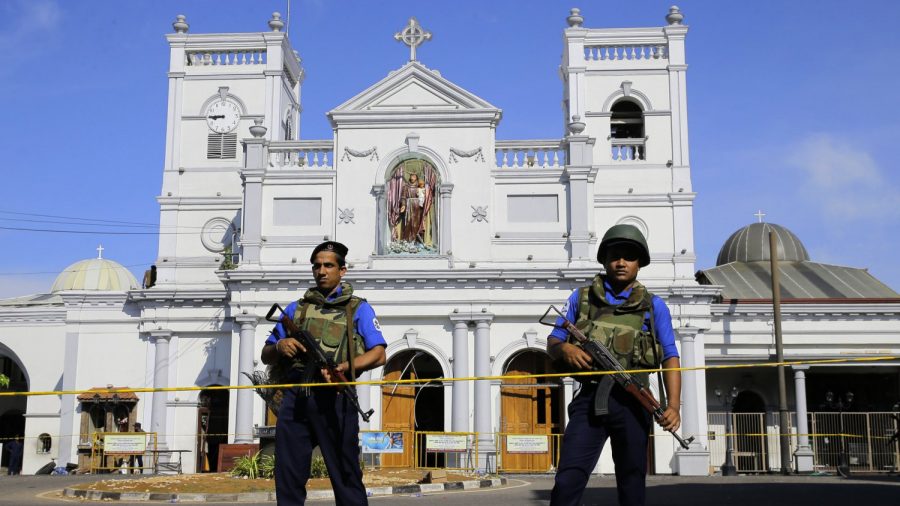 «Il se promenait complètement seul ... couvert de sang»: la femme et les enfants d'un père britannique tués dans un attentat-suicide à la bombe au Sri Lanka